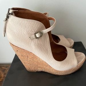 Mtng SixtySeven wedge heels